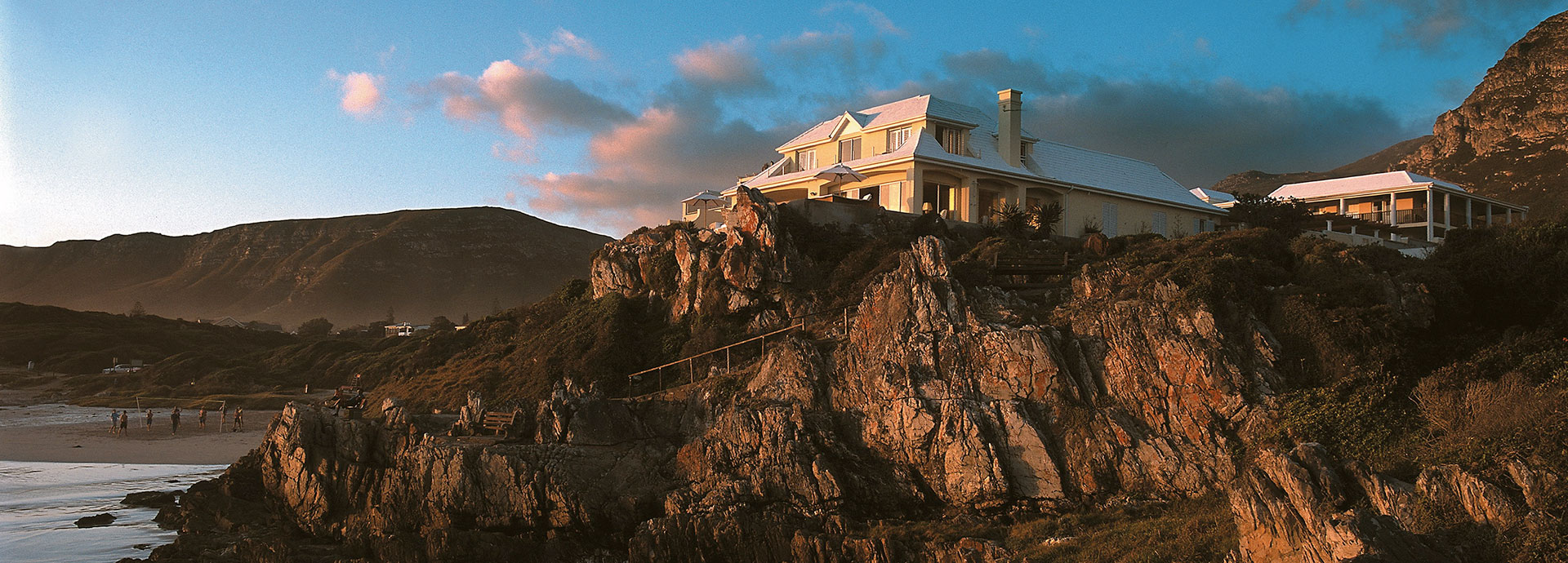 Prime clifftop location overlooking the beach at Hermanus at Birkenhead House in South Africa