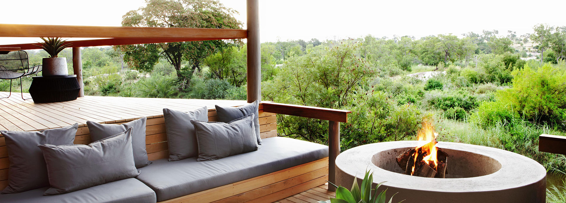 Charcoal colours and campfires at Londolozi Granite Private Suites