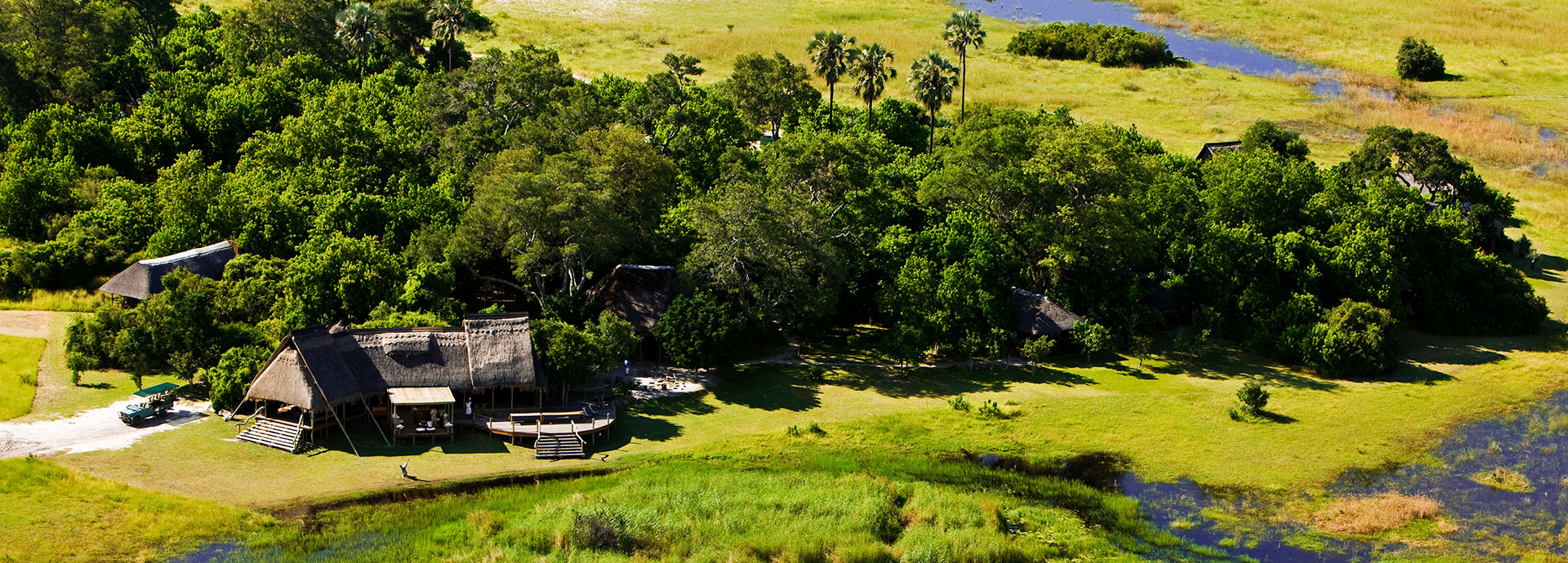 Secluded luxury accommodation on the banks of the Selinda Waterways at Selinda Camp