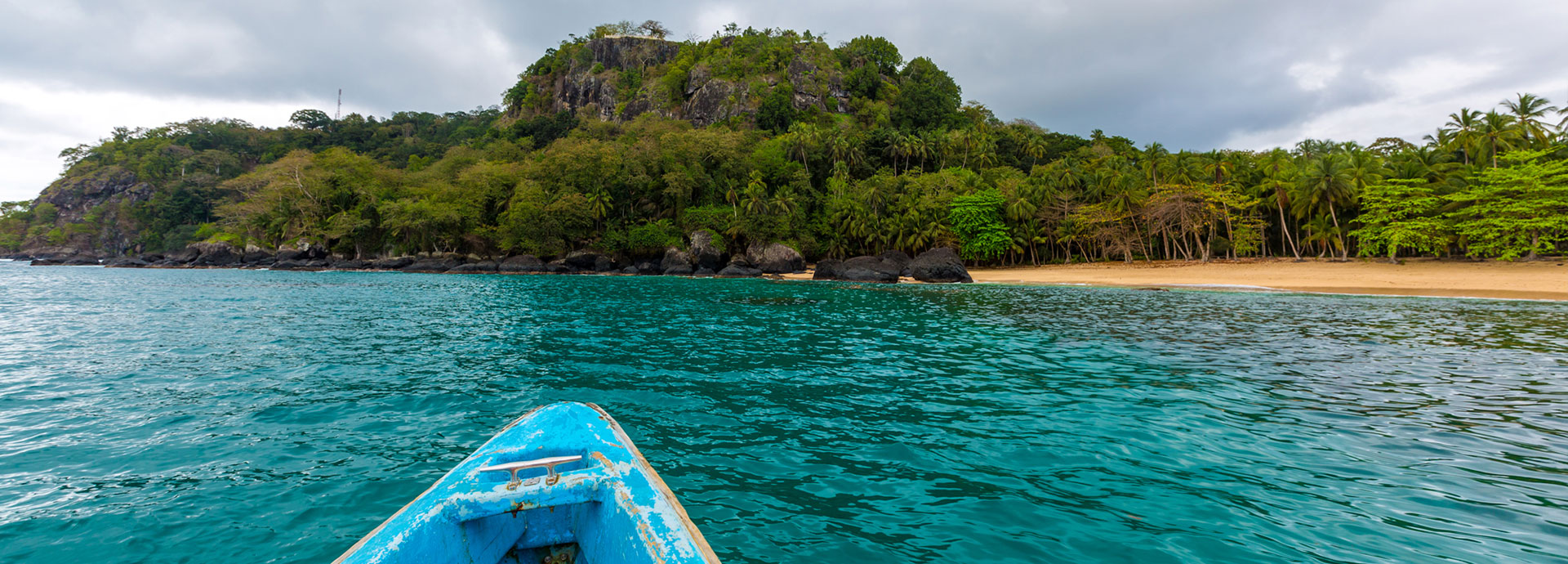 Viewing the beaches and coastline of São Tomé and Príncipe