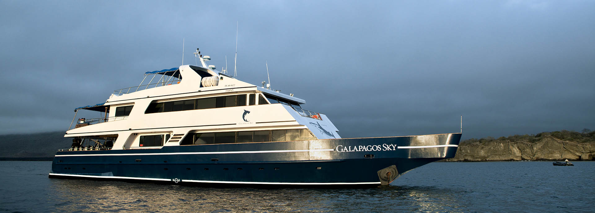 Live aboard scuba diving on the Galapagos Sky