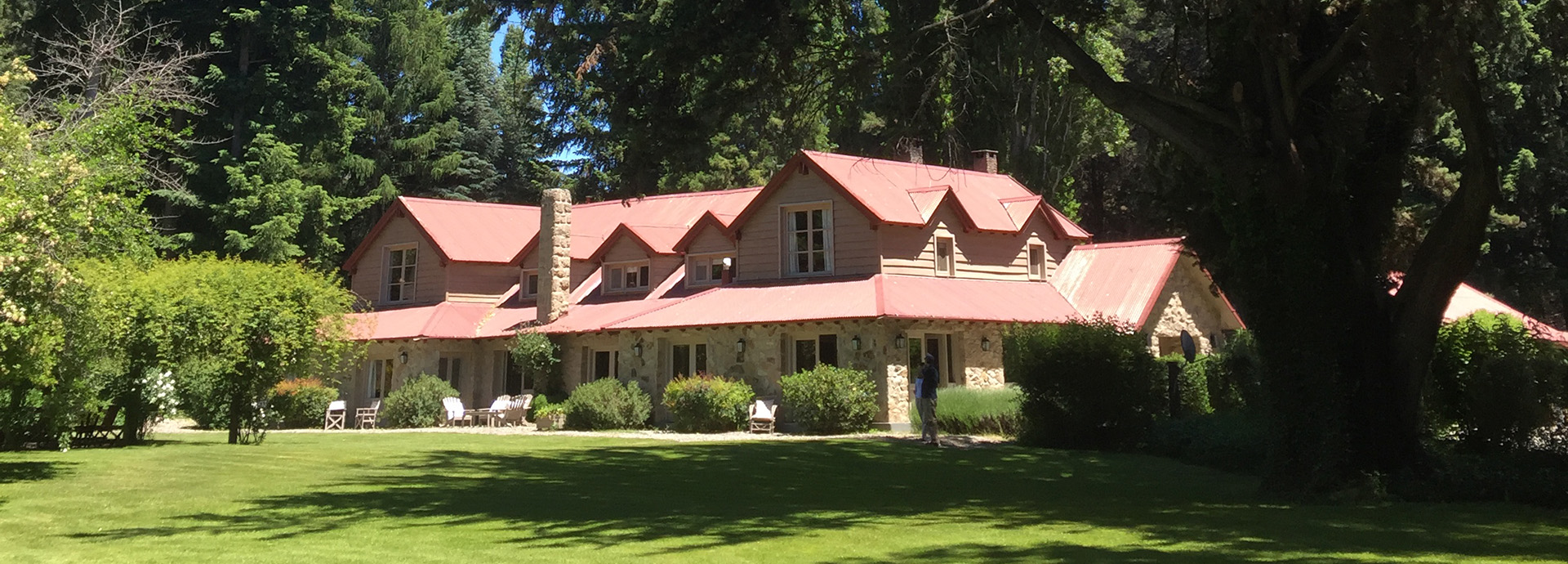 Tipiliuke Lodge is located in the heart of a 50,000 acre working cattle station.