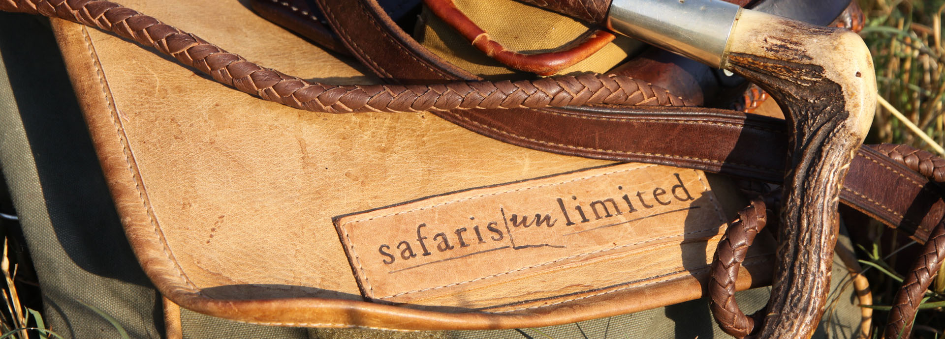 horse riding safaris next to Giraffe in Kenya's Masai Mara with Offbeat Safaris or Safaris Unlimited