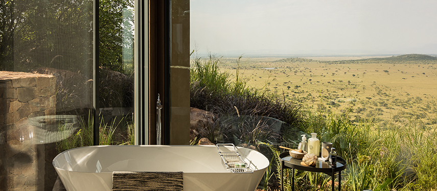 Outdoor bath with panoramic views over the Serengeti