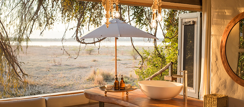 Safari camp bathroom, Chikwenya Camp, Zimbabwe