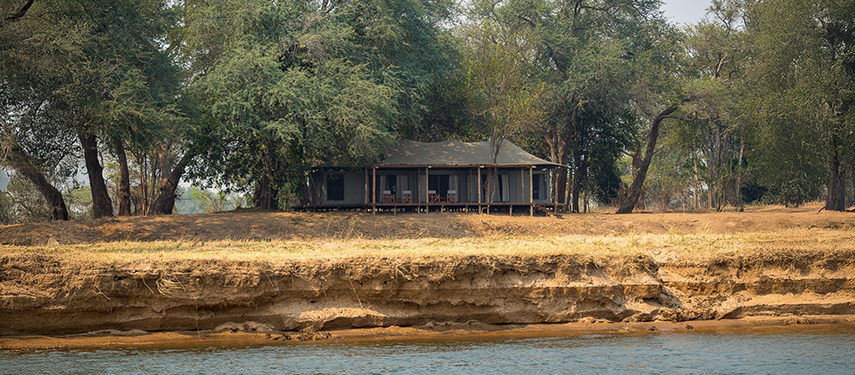 Tented suite overlooking the riverbank and Zambezi at Ruckomechi