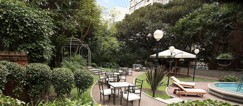Relaxing gardens in the midst of the city at Sofitel Beunos Aires Recoleta Hotel.