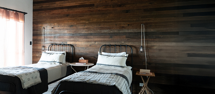 Twin single beds in a rustic-chic guest room at Bullo River Station