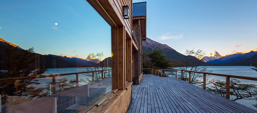 Aguas Arribas near Chalten with view over the lake to Mount Fitzroy
