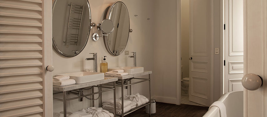 Fully appointed en suite bathroom at a boutique hotel in Peru