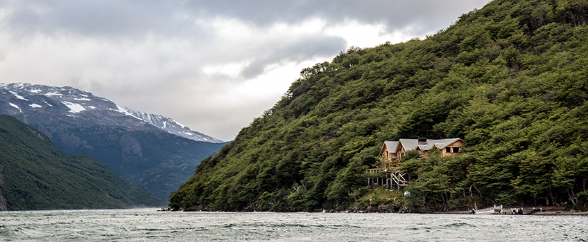 South American lodges on the banks of Lago del Desierto