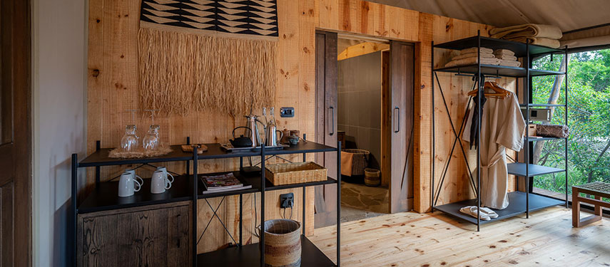 Wood-clad en suite bathroom at Magashi safari camp