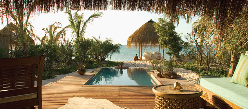 Azura Benguerra has pool per villa with views over the ocean