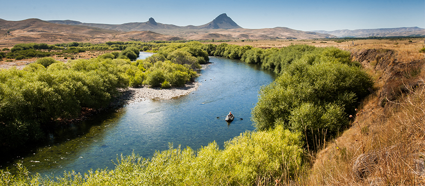 Tipiliuke Lodge is situated in the north west of the Argentinean Patagonia in the lower Chimehuín river valley.