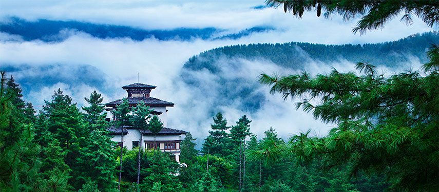 Perched proudly on the Himalayan mountainside sits Como Una Paro